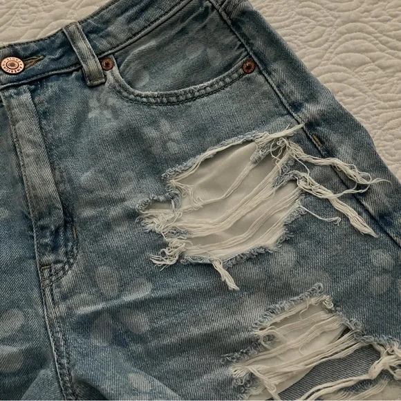 American Eagle Outfitters Distressed Denim Shorts Size 4 - Picture 4 of 16